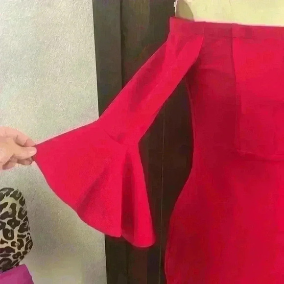 Tweeze Me NWT Off the Shoulder, Bell Sleeve, Fun Dress! Zipper Back Sz 13/14 - Picture 2 of 9